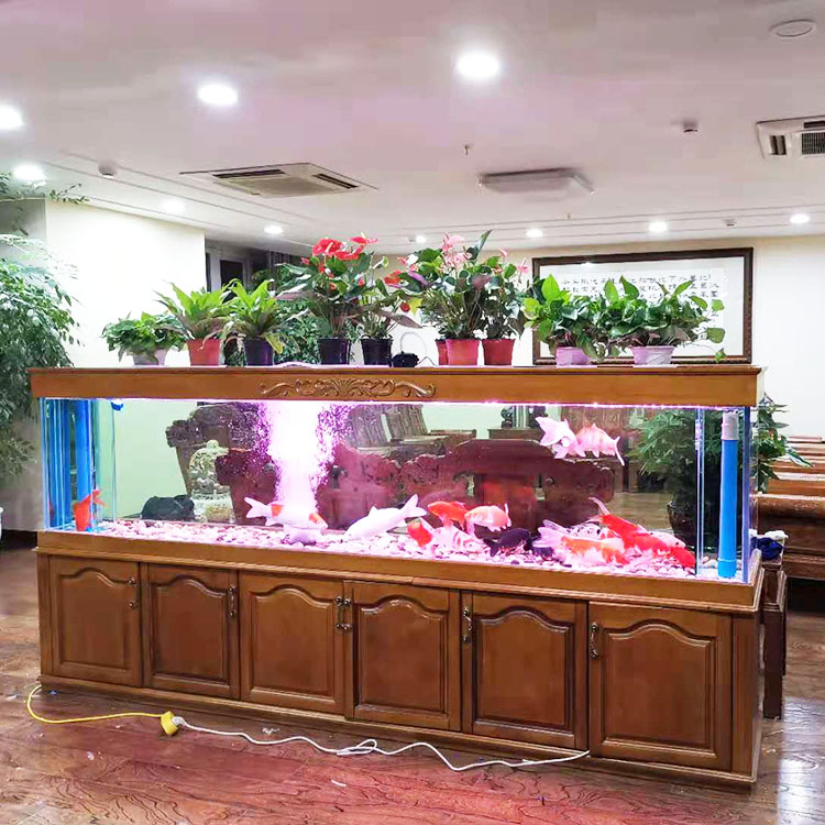 客厅实木鱼缸